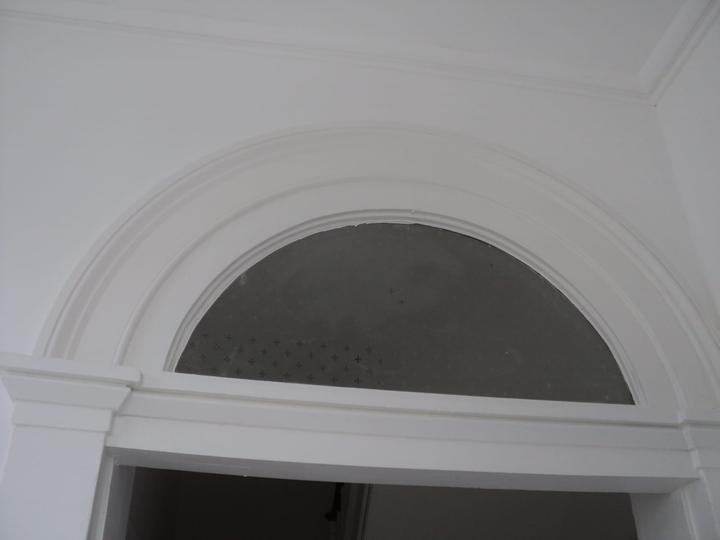 Plastered arch over a doorway with fanlight